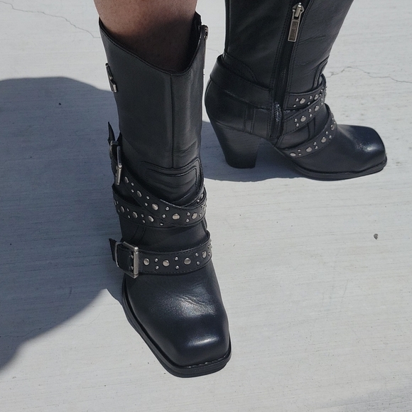 Harley Davidson boots kicking heels! - Picture 8 of 16
